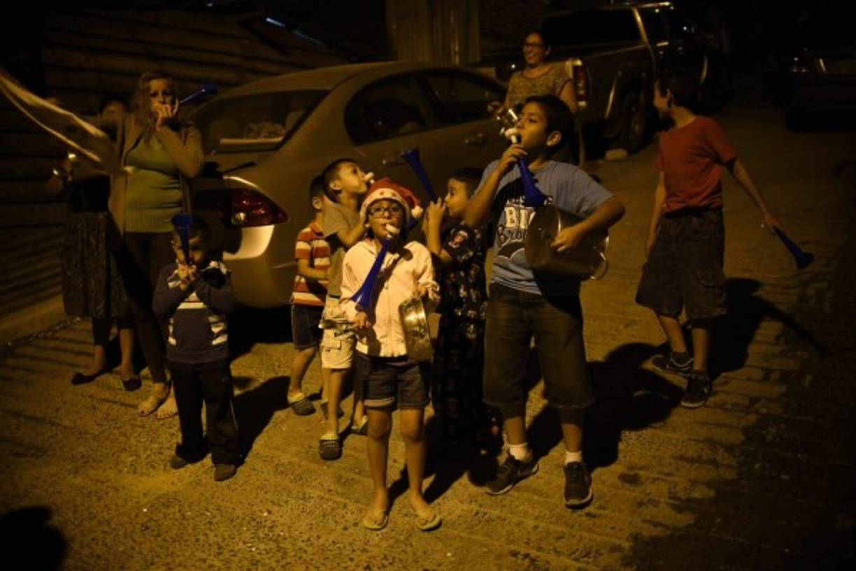 Pequeños y grandes se unieron al cacerolazo en Honduras.