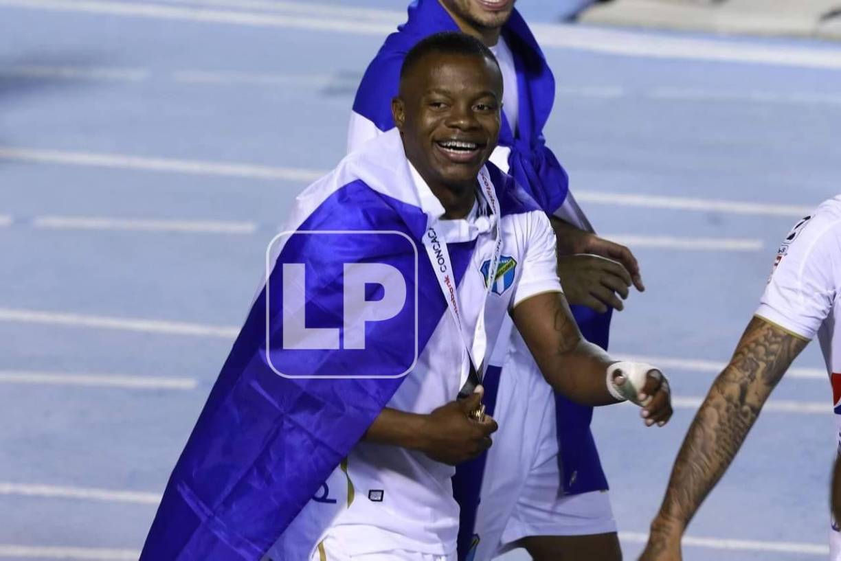 La felicidad de Júnior Lacayo al salir campeón de la Liga Concacaf, marcando un gol en la Gran Final.