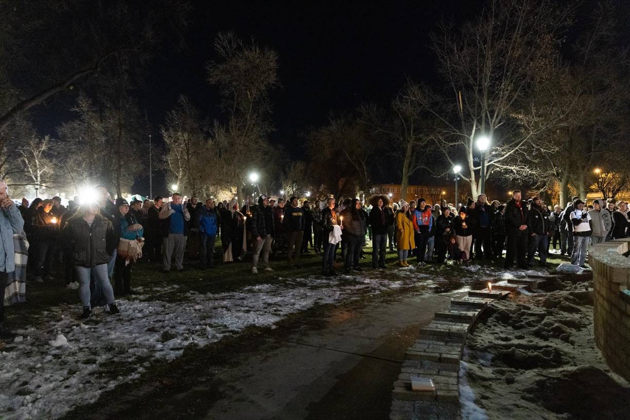 La portavoz de la Policía de Colorado Springs, Pamela Castro, señaló que esa sala era un “refugio” para la comunidad gay de la zona y apuntó que se está investigando si recibió amenazas en el pasado.