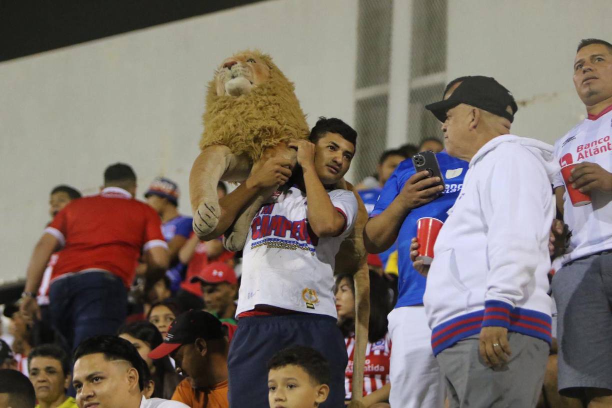 Las cámaras de Diario LA PRENSA capturó las mejores imágenes en la gradería del recinto de Comayagua.