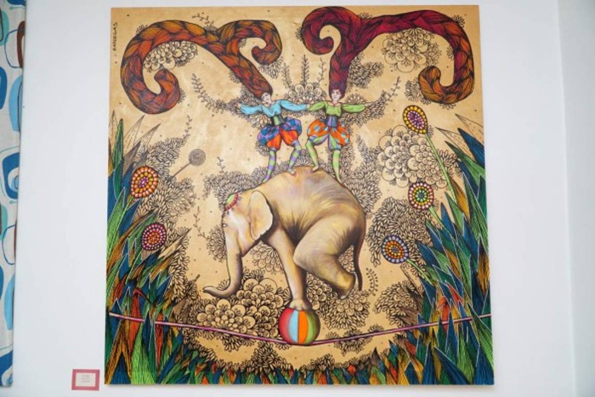 Colección con sello de mujer 'Se vino la felicidad'.