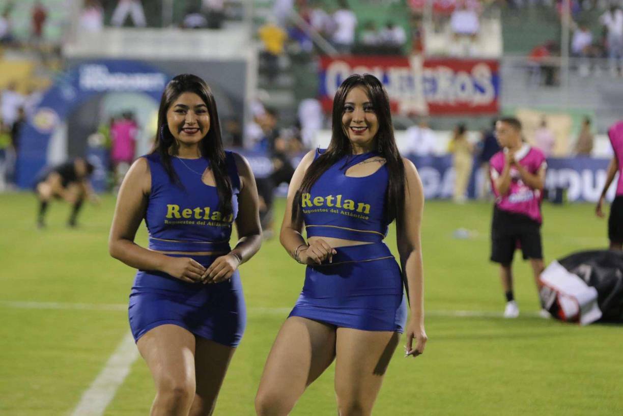 Las bellas edecanes también robaron suspiros en Comayagua.