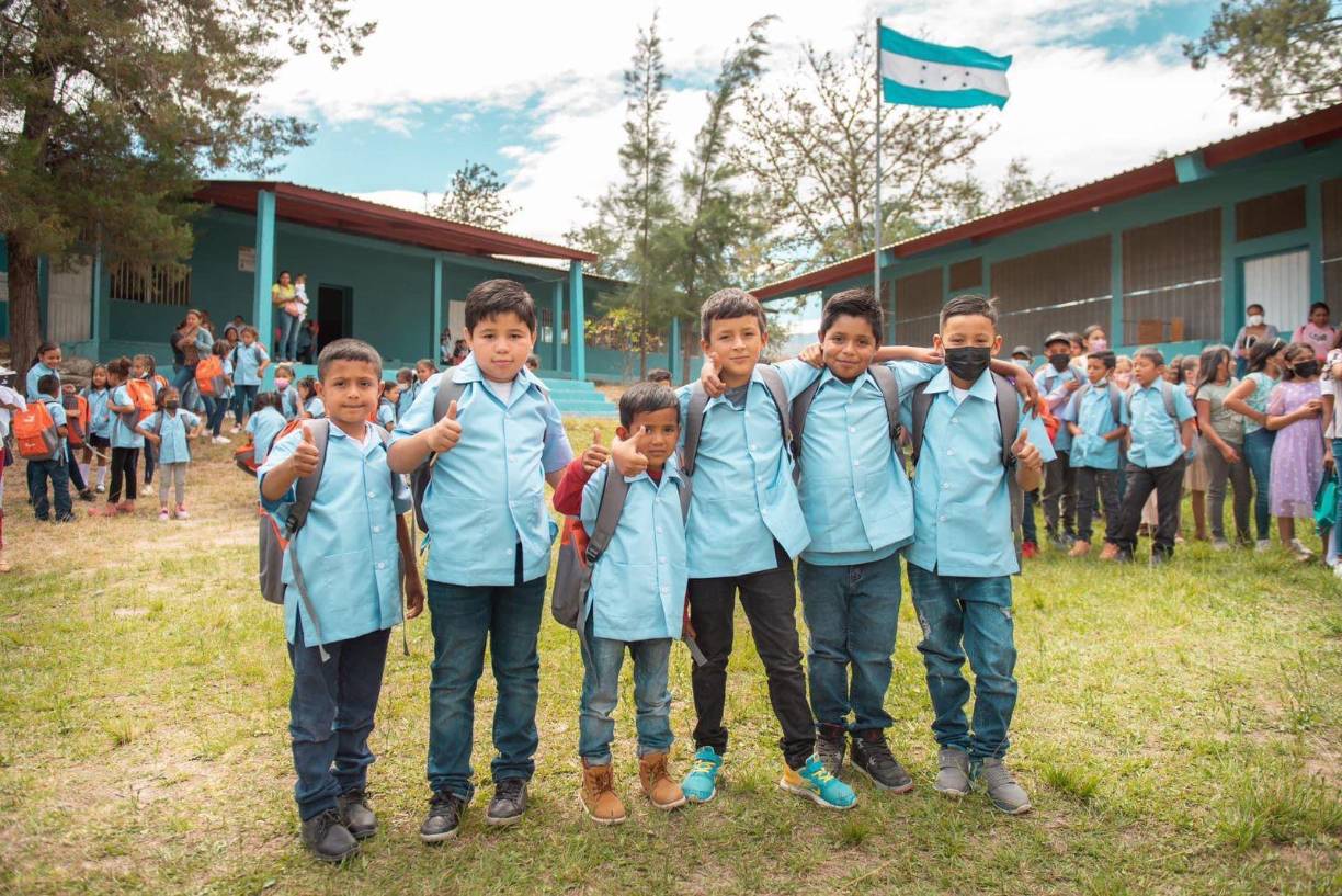 Hasta el momento, autoridades educativas no han oficializado la utilización por completo de la gabacha en los centros educativos del país. 