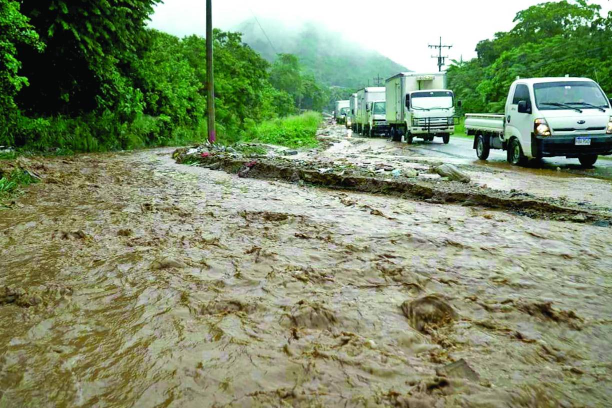 La pesadilla se repite: limeños abandonan sus hogares entre el caos y la tristeza (FOTOS)