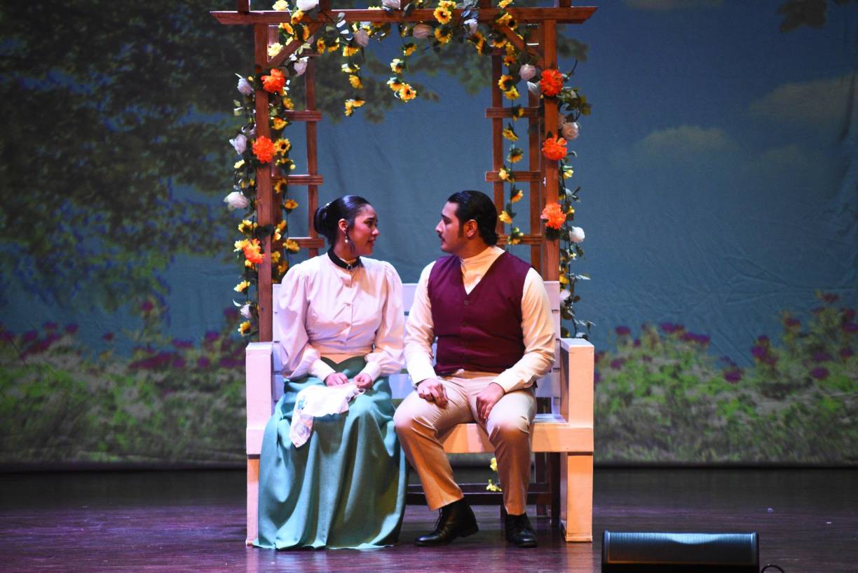 La obra adaptada por el director y fundador de la Teatral Sampedrana, Manuel Bonilla, cuenta una gran historia de amor, valentía, tragedia y corrupción que hará cuestionar en el pensamiento del público asistente la conducta moral de un sector de la sociedad.