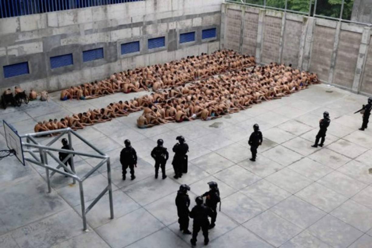 El Plan Control Territorial de Bukele tiene como eje principal 'atacar las finanzas de las pandillas y fortalecer las capacidades de los cuerpos de seguridad', según explicó el mandatario.