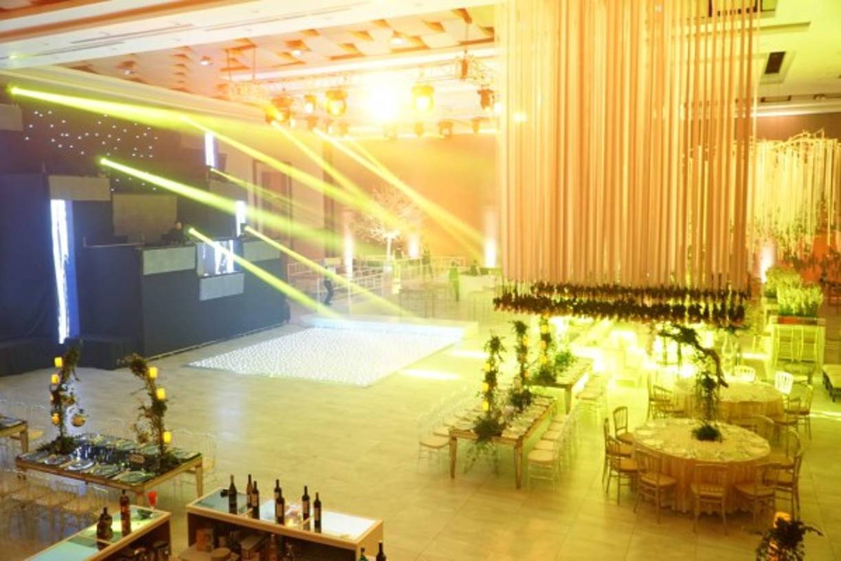 El salón Napoleón fue sofisticadamente ornamentado en cada rincón, desde techos hasta ambientes aéreos.