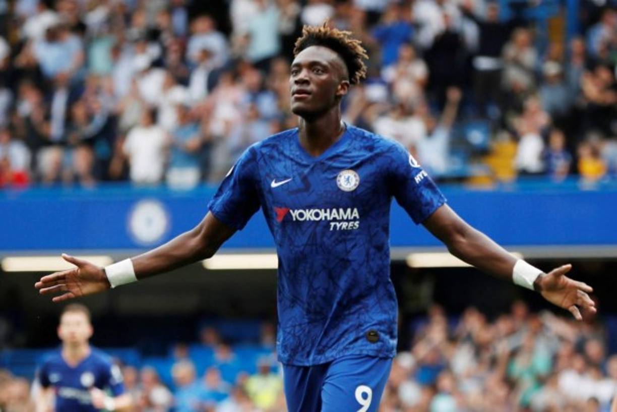 Barcelona y Chelsea podrían realizar un trueque. El cuadro culé se podría quedar con Tammy Abraham y el club inglés busca al brasileño Coutinho, mediocampista que le pertenece al Barcelona y que se encuentra cedido a préstamo en el Bayern Múnich.