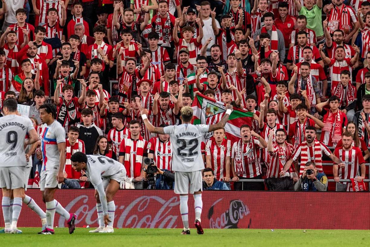 Raphinha provocó a la afición del Athletic Club de Bilbao en San Mamés. El brasileño celebró en la cara de los hinchas vascos.