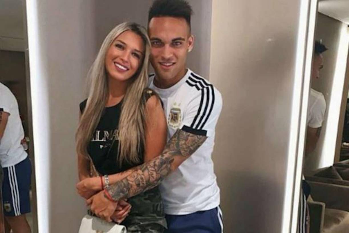Agustina Gandolfo es la esposa de Lautaro Martínez. Hace unas semanas atrás surgió el rumor que el delantero le había sido infiel con un compañero del Inter, pero dicha información fue negada por el atacante.