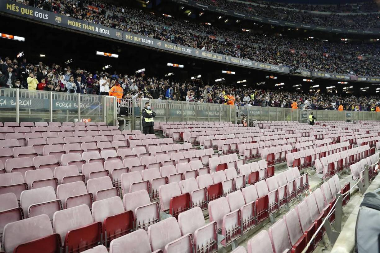 Los aficionados que conforman la grada de animación del Barça no asistieron al Camp Nou en señal de protesta contra el club por lo ocurrido en el juego frente al Eintracht Frankfurt, en el que estuvieron 30 mil hinchas alemanes.