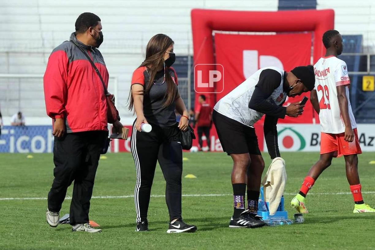 Ella es la bella fisioterapeuta del Vida, Yulissa Godoy, que robó miradas en el Nacional.