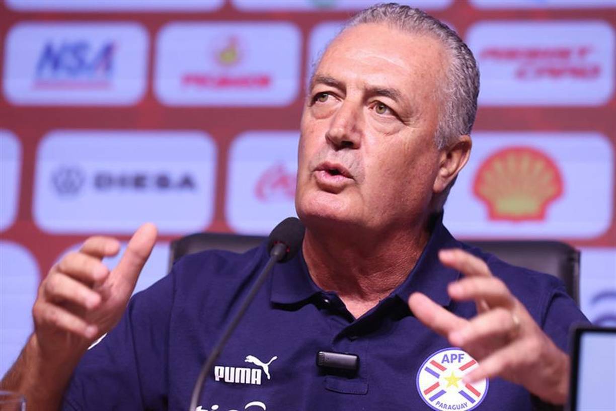 OFICIAL / El entrenador argentino Gustavo Alfaro fue presentado este viernes como nuevo seleccionador de fútbol de Paraguay con la creencia de que jugar el Mundial de 2026, pese al mal comienzo de la Albirroja en las eliminatorias sudamericanas, “es un objetivo probable”.