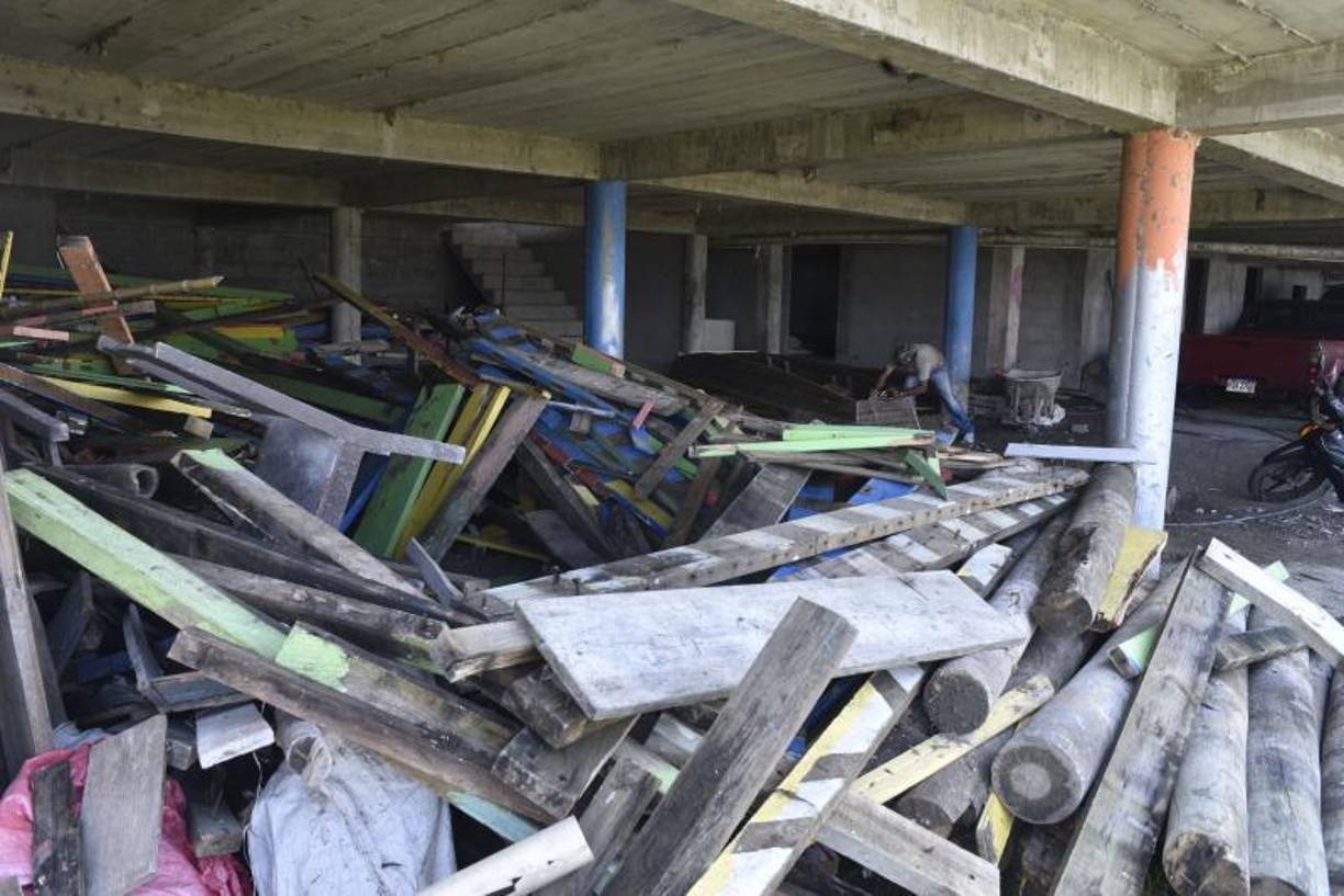 “Sentimos la insatisfacción de las personas que nos dicen apesarados que lamentan que hagan esos atropellos en contra de los microempresarios, somos nativos de la zona y nos importa la conservación del lago”, reacció Pacheco.