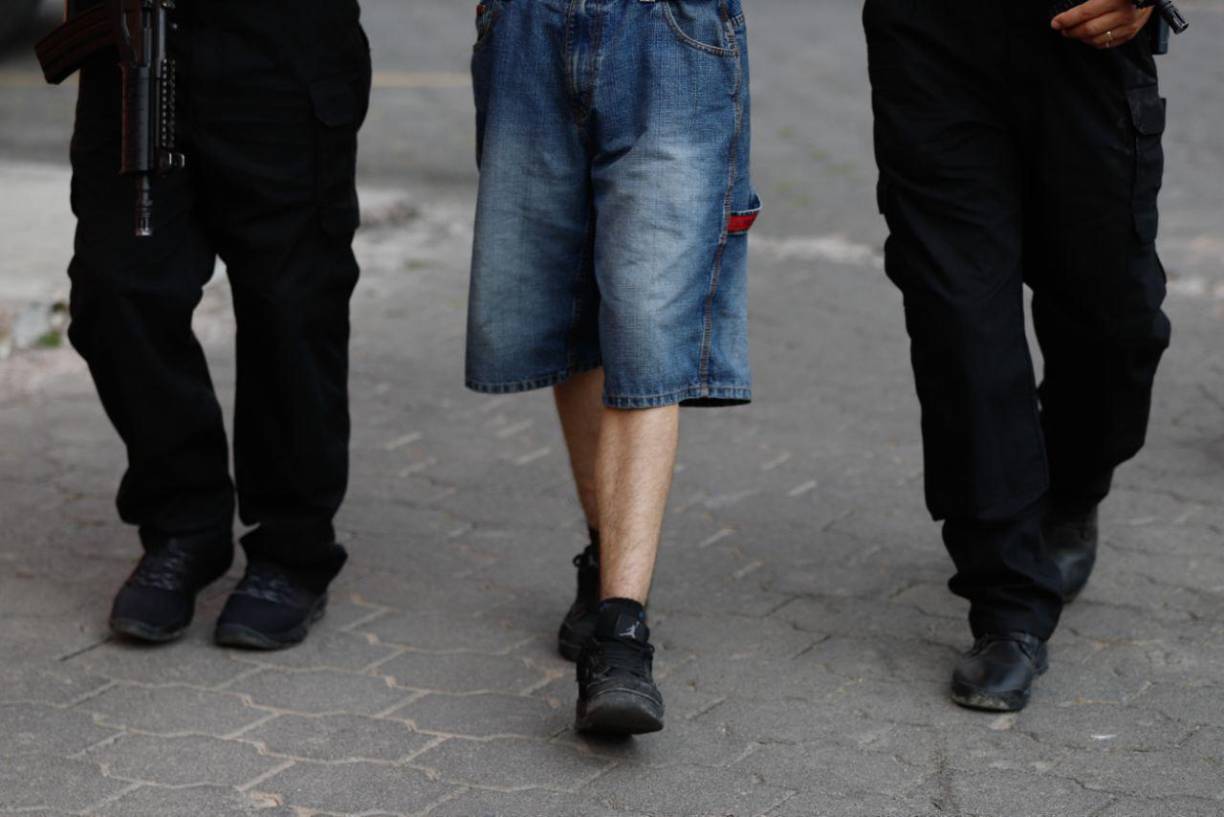 La violencia criminal en Honduras deja un promedio de entre diez y quince muertes diarias, según organismos de derechos humanos y fuentes policiales. 