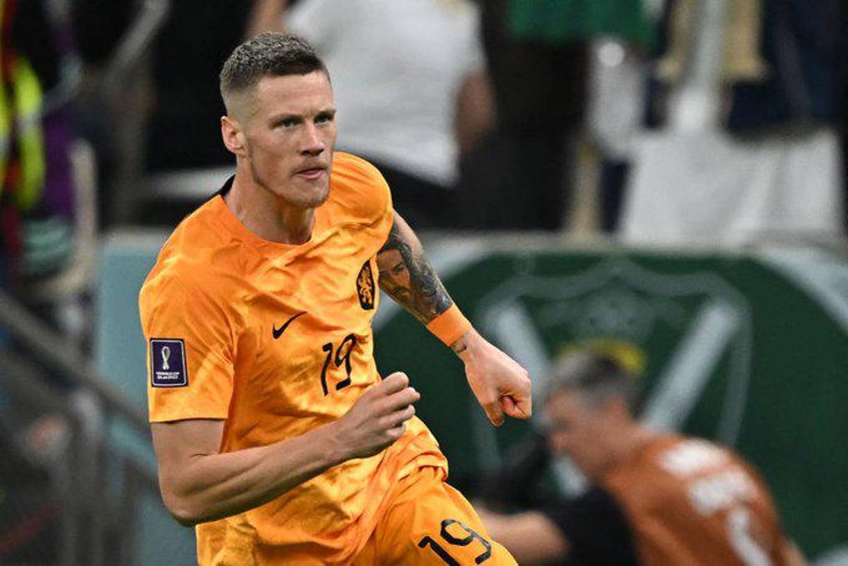 El Besiktas niega la salida al Manchester United del delantero neerlandés, Weghorst, quien protagonizó una de las escenas del pasado Mundial de Qatar cuando Leo Messi le dedicó su famoso “¿Qué mirás, bobo?”. 