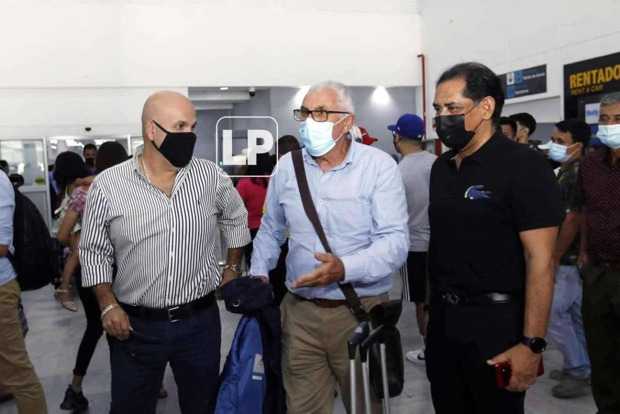 El charrúa de 68 años fue recibido por el presidente del Marathón, Orinson Amaya, y el vicepresidente Rolin Peña.