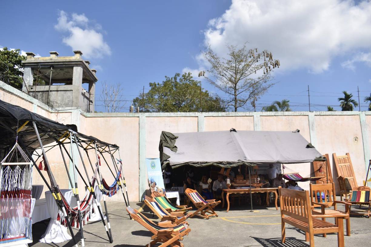 Entre paredes y rejas, hay hombres condenados que se han rehabilitado aprendiendo oficios, y ahora las oportunidades serán mejores al tener acceso a una educación formal, técnica, psicológica y moral.