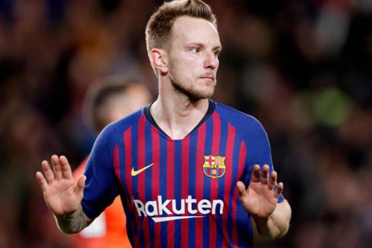 Ivan Rakitic: Informa Express que el Everton está interesado en fichar al centrocampista croata del Barcelona. El Manchester United también estaría en alerta para hacerse con los servicios del futbolista croata.