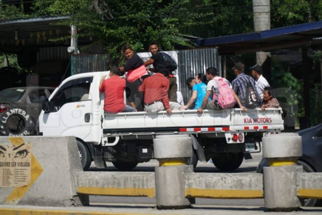 Las bases de los transportistas decidieron tomarse las calles exigiendo una rebaja de 23 lempiras al precio de los combustibles, sin esperar a que la dirigencia que reside en Tegucigalpa hiciera el llamado.