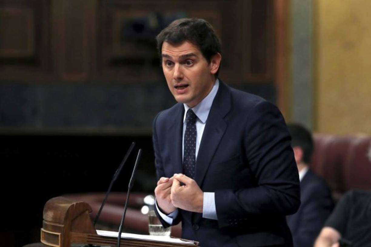 El presidente del partido español Ciudadanos, Albert Rivera, aún conserva el físico atlético de sus tiempos como nadador.