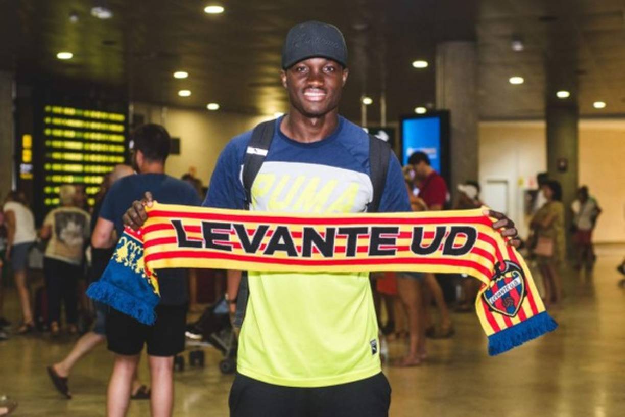 El Levante ha hecho oficial la incorporación de Raphael Dwamena. El delantero ghanés procede del Zúrich .