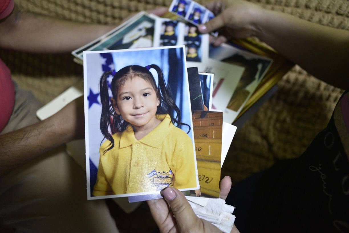 Soñaba con ser azafata para volar o ser artista, y hasta aseguraba que iba a ser famosa como la cantante Karol G (su favorita), pero sus padres anhelábamos que estudiara Medicina, por lo que pensábamos enviarla a una universidad de Costa Rica”, recordó Glenda mientras la invadían el brillo y la nostalgia.