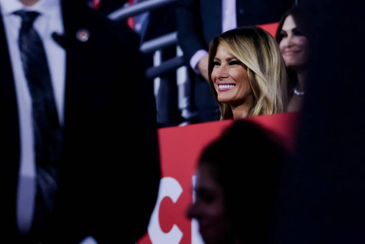 Personas cercanas a la campaña de Trump afirmaron que Melania cumplirá con sus labores como primera dama y que vivirá junto a su esposo en la Casa Blanca, tras los reportes de medios.