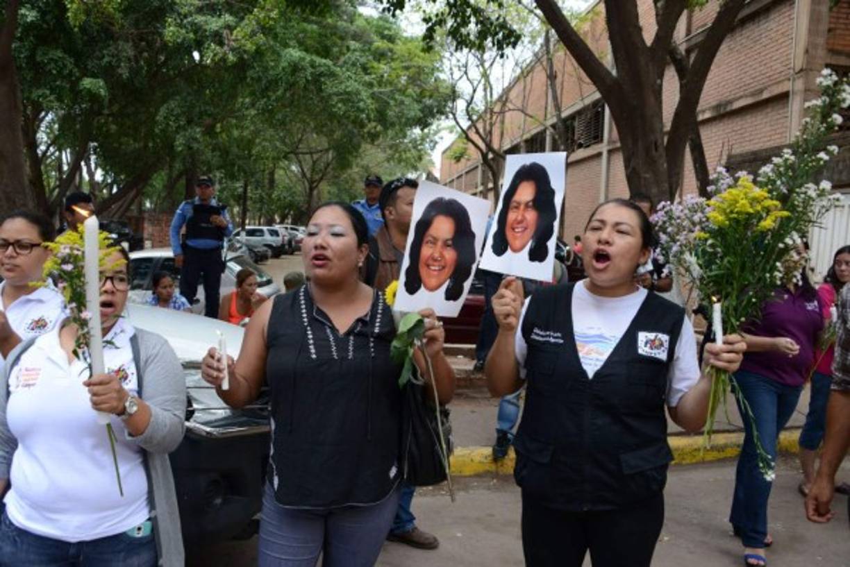 Cáceres fue una luchadora ambientalista respetada, ganó el prestigioso premio Goldman el año pasado por su abierta defensa.<br/>