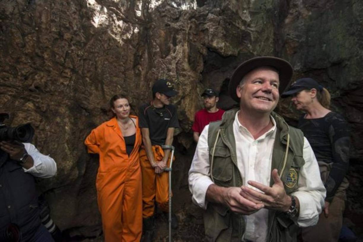 Profesor Lee Burger y los demás miembros de su equipo que han anunciado hoy, 10 de septiembre de 2015, una nueva especie de homínido el 'Homo Naledi'. EFE