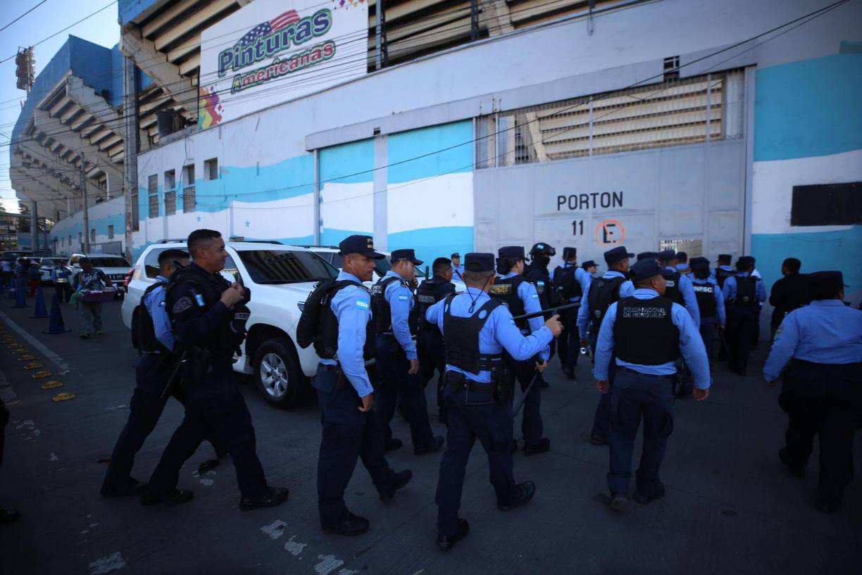 Alrededor de 900 elementos seguridad han sido asignados para este encuentro. A ellos se les unirán 40 personas de la Cruz Roja, 35 bomberos y 25 de Copeco.
