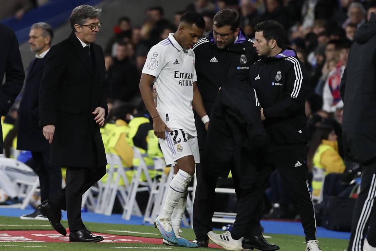 Rodrygo se retiró también lesionado tuvo que abandonar el terreno de juego en la segunda mitad de la prórroga con visibles muestras de dolor.