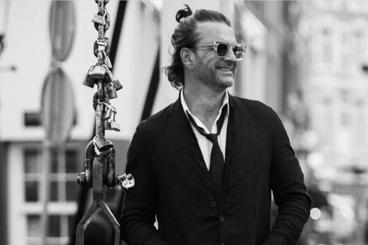 El concierto de Ricardo Arjona es organizado por En Vivo Producciones y Metamorfosis. Patrocinan las siguientes marcas: Diario LAPRENSA, Nissan, Kash, Por Salud, MP Clean, Canal 5, Estéreo Éxitos y Copa Airlines. Invitan: Pepsi y Cervecería La 20. 