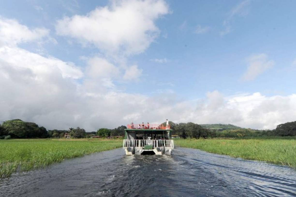El Lago de Yojoa enfrenta una crecientes amenazas de la urbanización y la agricultura intensiva. AFP