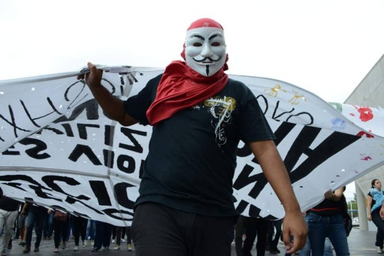 Estudiantes universitarios se reúnen para exigir la renuncia de la rectora de la Unah, Julieta Castellanos, en Tegucigalpa el 06 de julio de 2016. AFP