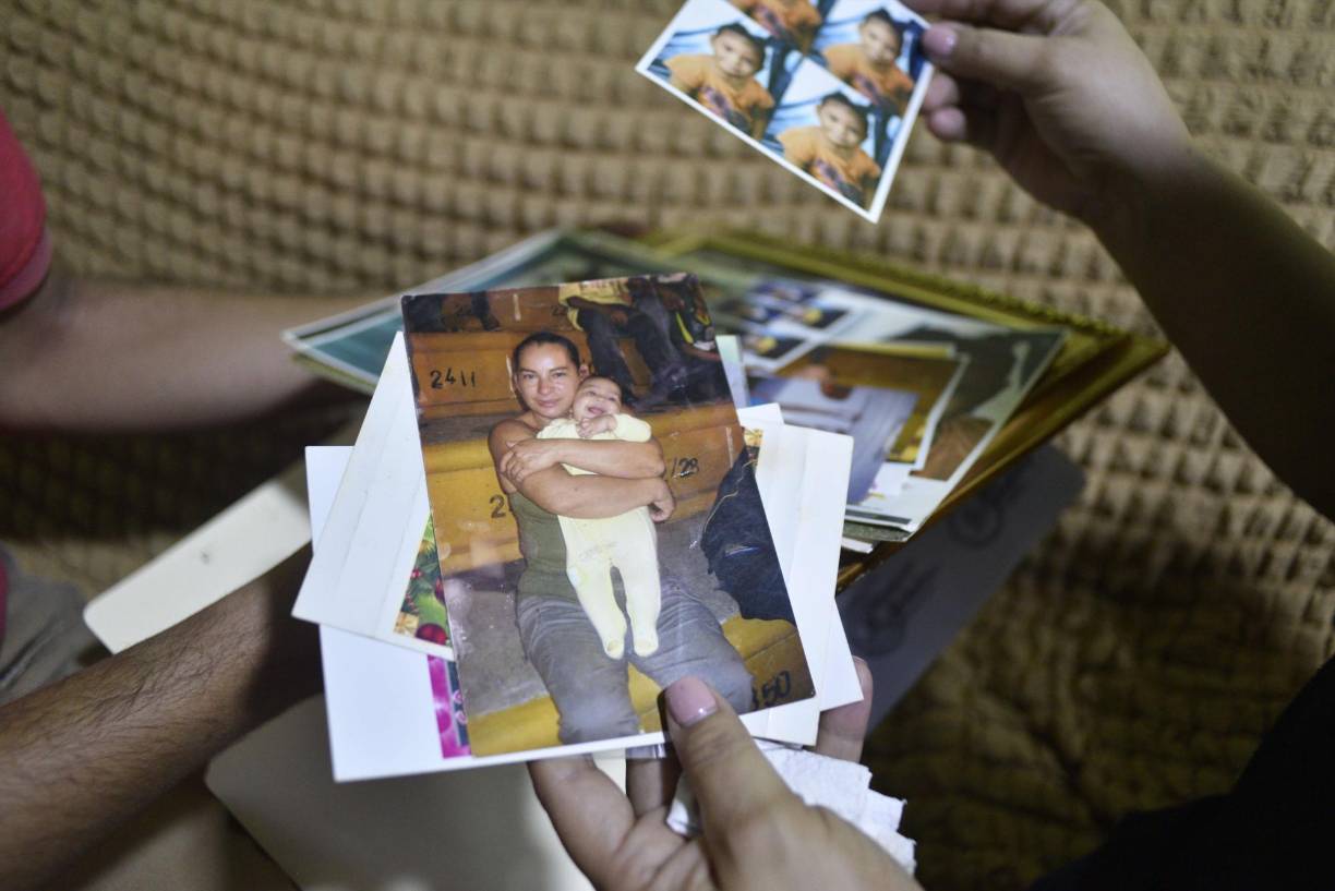 “La última llamada que recibí fue como a las 8:30 pm y fue desde el hospital. Jayro me llamó llorando y me dijo: ´¡Amor, me mataron a la niña...!´”, externó Glenda mientras se quebrara en lágrimas al rememorar las estremecedoras palabras de su esposo.