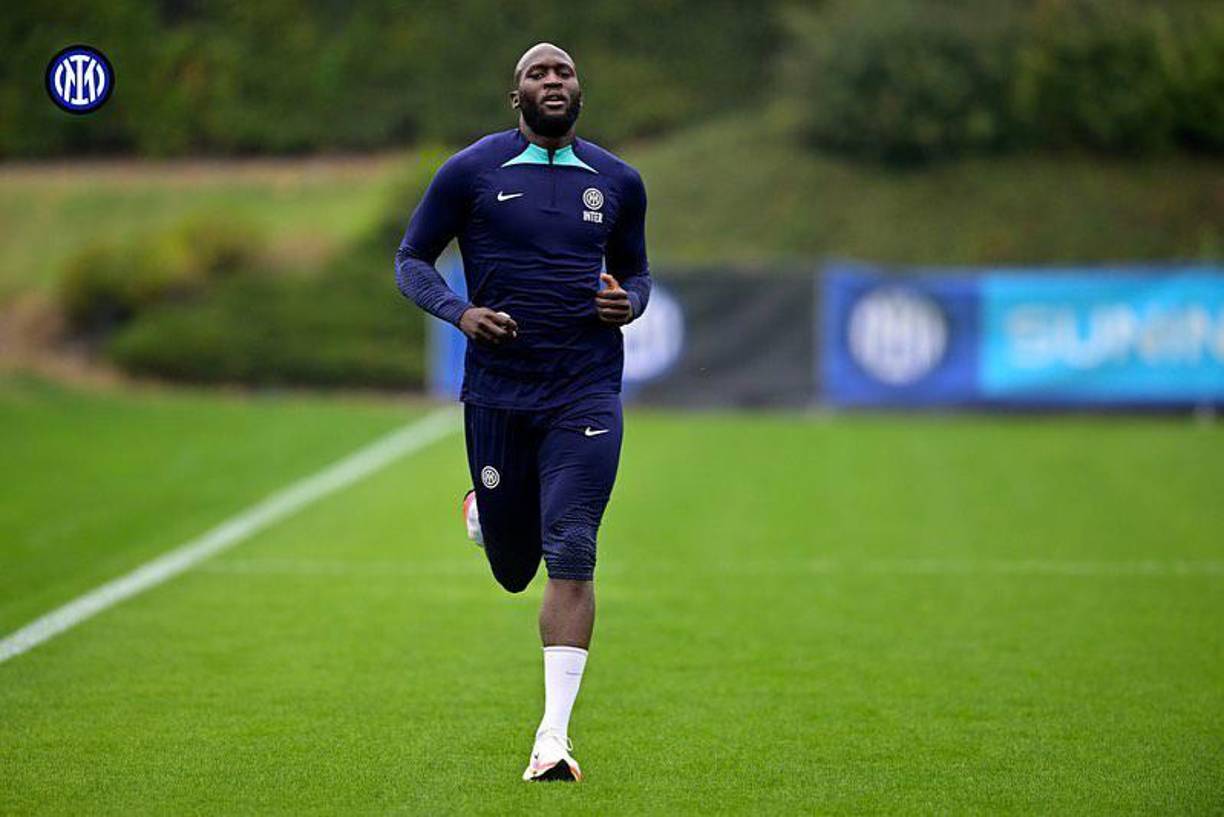 Asimismo, la prensa italiana informa que el conjunto italiano negocia con el Chelsea la cesión del delantero belga Romelu Lukaku.