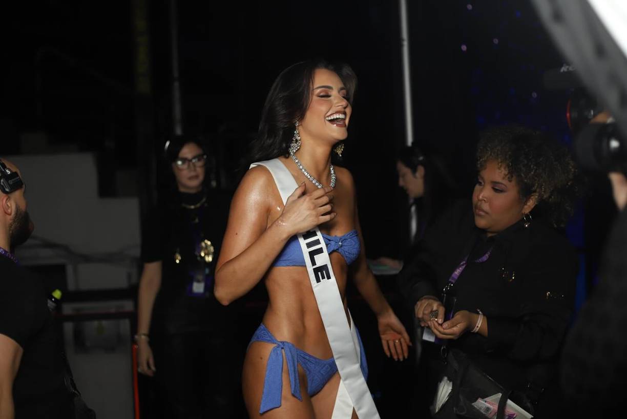 Emilia Dides, Miss Chile, tiene 25 años.