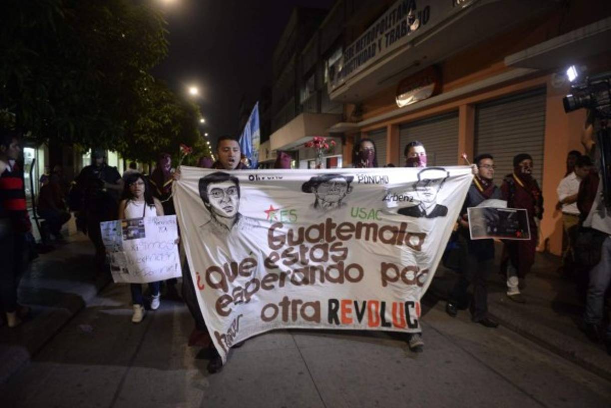 La Corte Suprema de Justicia de Guatemala (CSJ) decidió abrir un antejuicio a la vicepresidenta Roxana Baldetti, en relación con un caso de corrupción, por lo que pidió al Congreso decidir si levanta la inmunidad a la funcionaria.