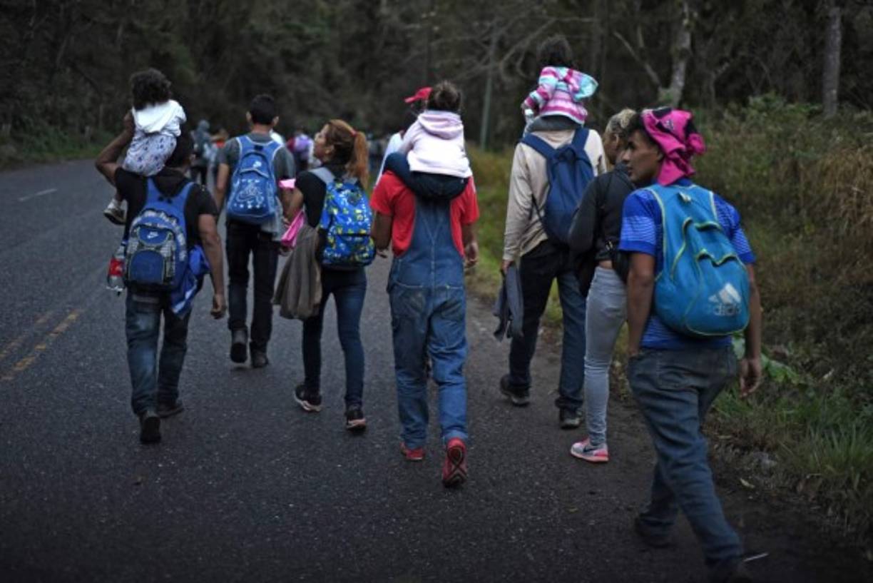 Los mensajes oficiales de Honduras y Estados Unidos, advirtiendo del peligro al que se exponen los que viajan de manera ilegal, lo mismo que el endurecimiento de las leyes migratorias estadounidenses, no han calado entre los cientos de hondureños que esta semana salieron en caravana desde la gran central de transporte metropolitana en San Pedro Sula, norte del país centroamericano.<br/>