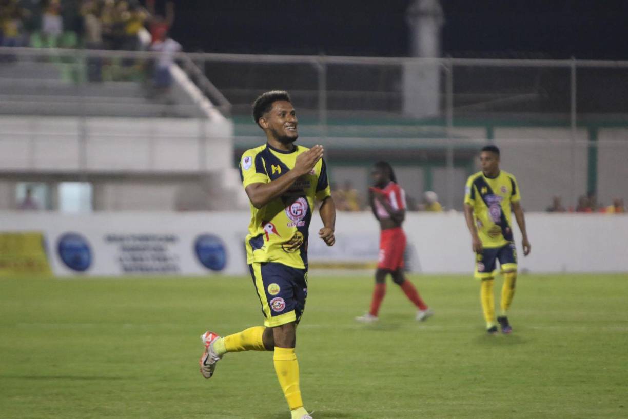 Cinco minutos más tarde, Erlin Gutiérrez aumentó la ventaja para el Génesis y la fiesta arrancaba en Comayagua.