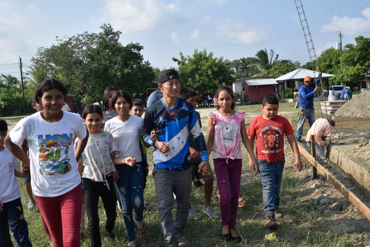 En una entrevista reciente con LA PRENSA, Fujiyama invitó a deportistas y artistas nacionales a acompañarlo en esta loable labor.