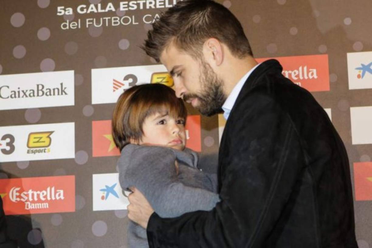 Piqué con Milan.