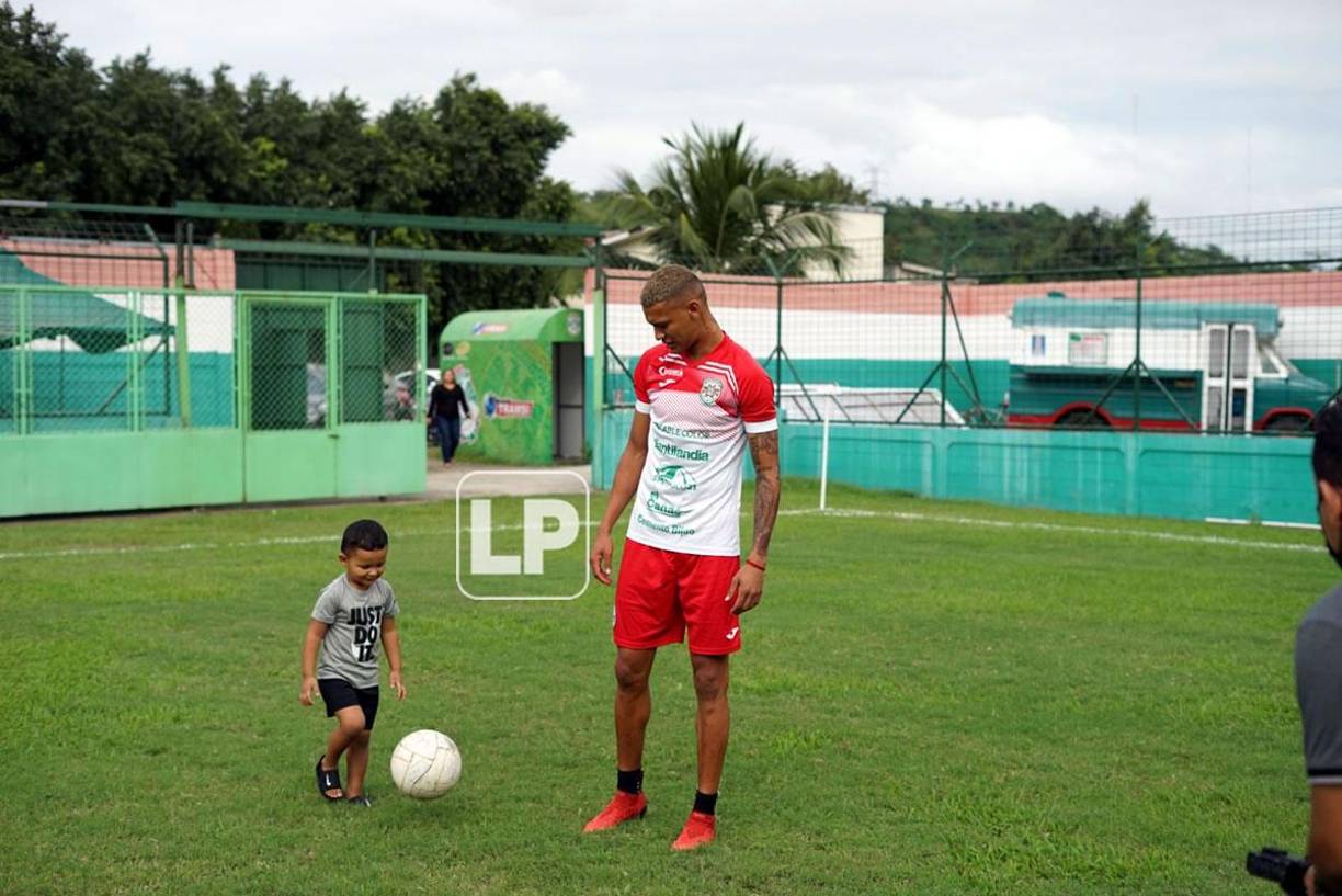 Kervin Arriaga estuvo acompañado por su hijo en la cancha del estadio Yankel Rosenthal.