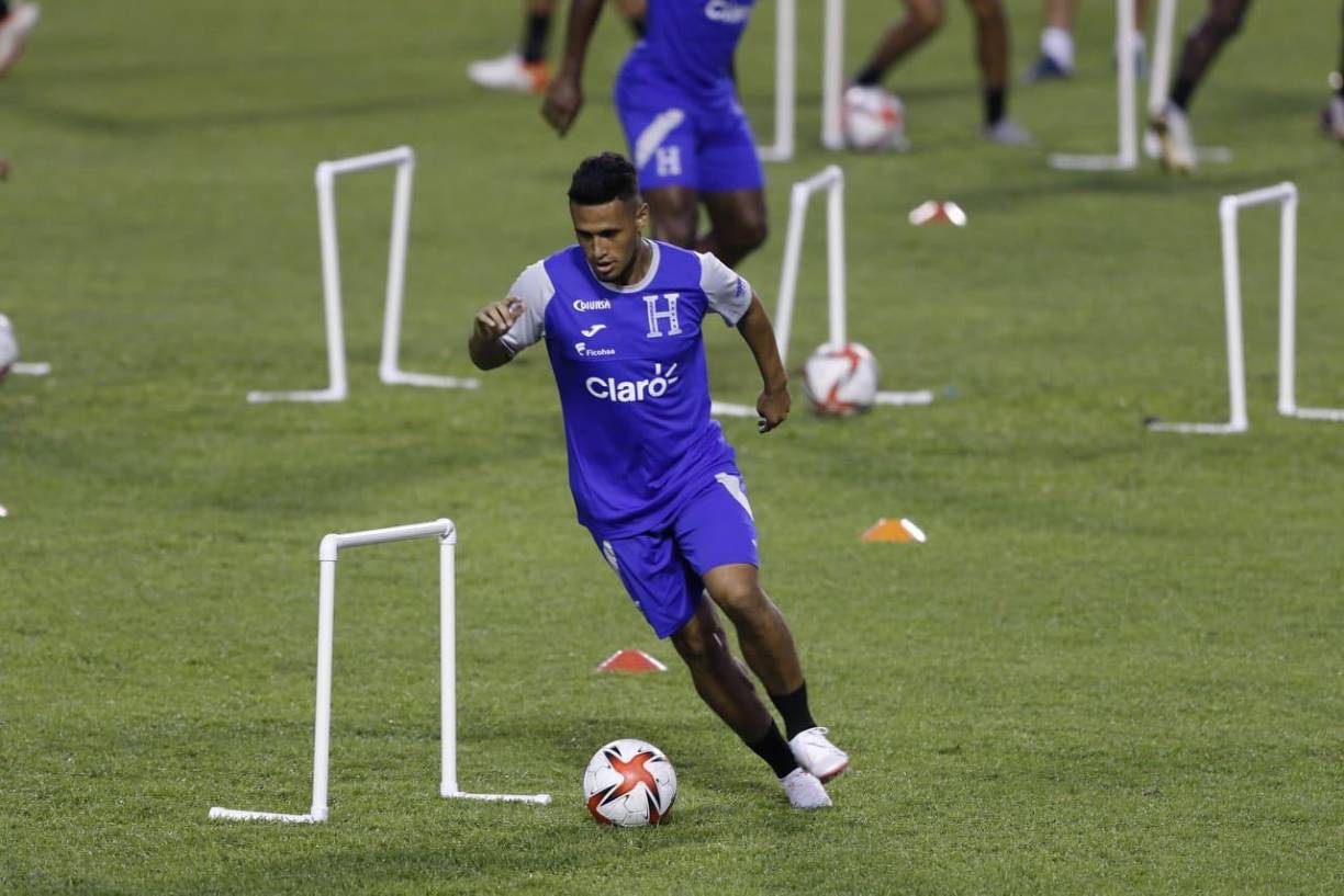 Alex López: El jugador del Alajuelense se ha recuperado de su lesión y se encargará de generar el fútbol de la Bicolor en el mediocampo. 