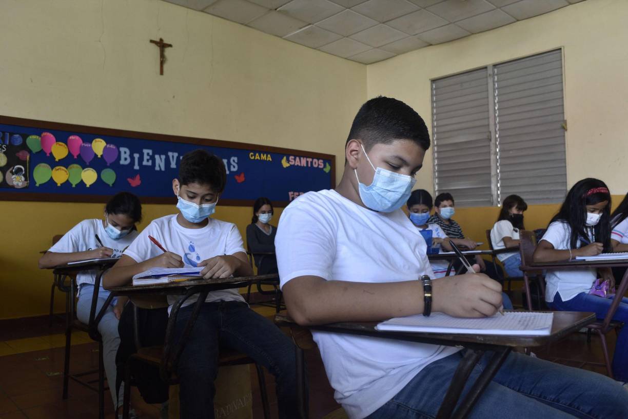  Sin embargo, en el caso de sexto grado sí hay requisito de manejar el idioma inglés, y se les brinda un reforzamiento para poderlos nivelar en caso de ser necesario.