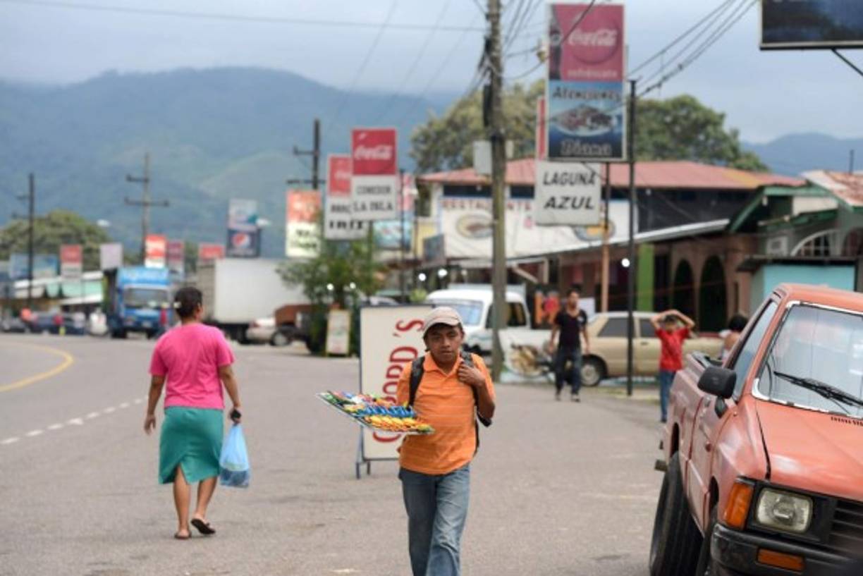 Zona de restaurantes a orillas del Lago de Yojoa. AFP