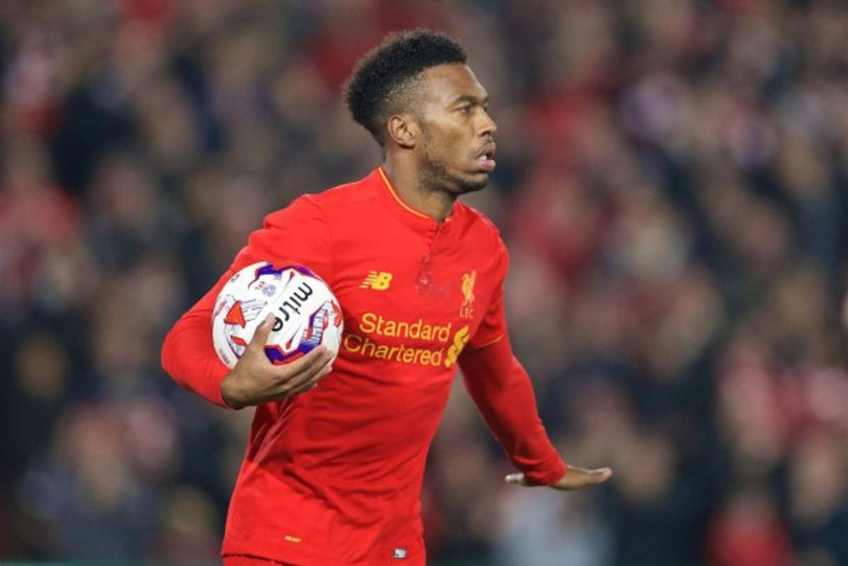Daniel Sturridge, mermado por las numerosas lesiones que ha sufrido durante su carrera, está cerca de abandonar el Liverpool, donde no ha conseguido triunfar y ahora es suplente. Son varios los clubs que tienen interés en el inglés según apunta TalkSport, pero el que lleva ventaja es el West Ham.