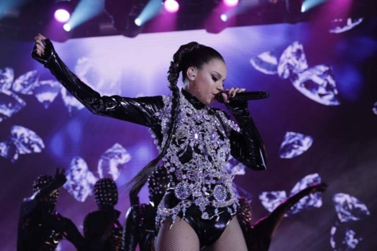 Esta acción fue alabada por todos los jueces de La Academia, incluyendo al director quien felicitó a la catracha por su magnífica interpretación.