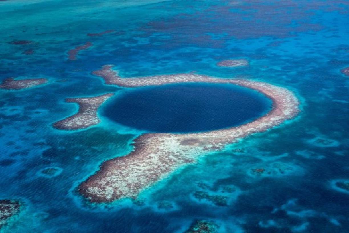 10- Belice<br/><br/>Es el país más pequeño de América Central, ubicado entre Guatemala y México, su excelente conservación de la vida marina lo hace ideal para perderse<br/>en su mágicas aguas turquesas. <br/>